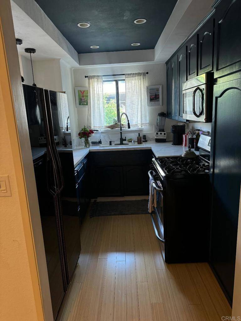West Hollywood, CA 90046,1355 N Sierra Bonita AVE #204