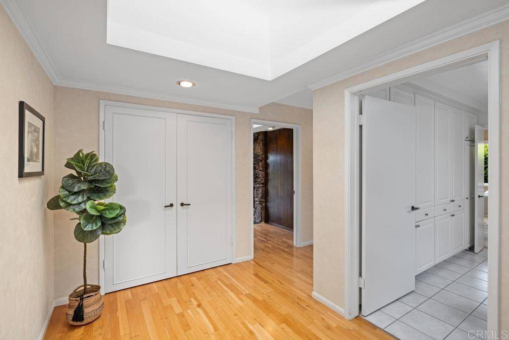 La Jolla, CA 92037,5825 Cactus Way