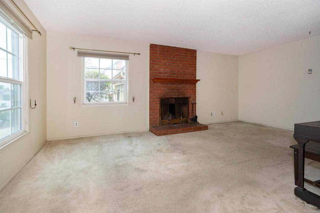 San Diego, CA 92139,6442 Seascape DR