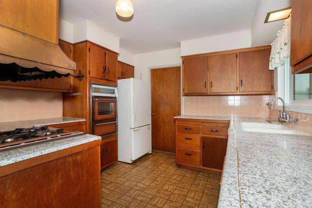 San Diego, CA 92139,6442 Seascape DR