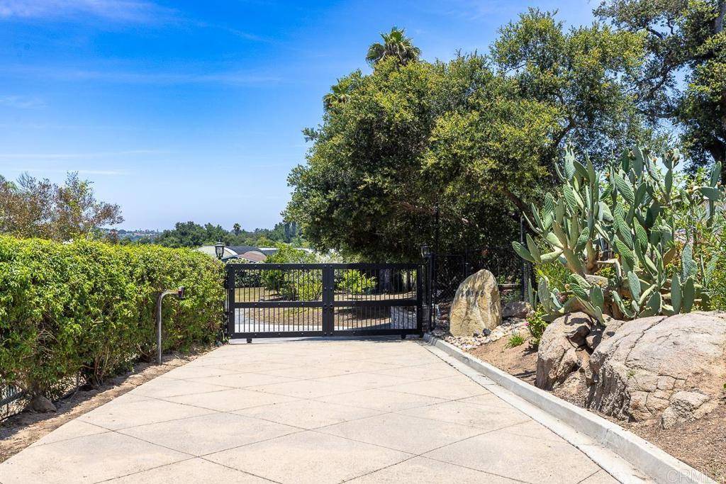 Escondido, CA 92026,10166 Rancho Roble Rd.