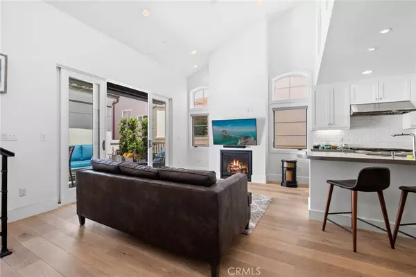 Corona Del Mar, CA 92625,606 .5 Marigold AVE