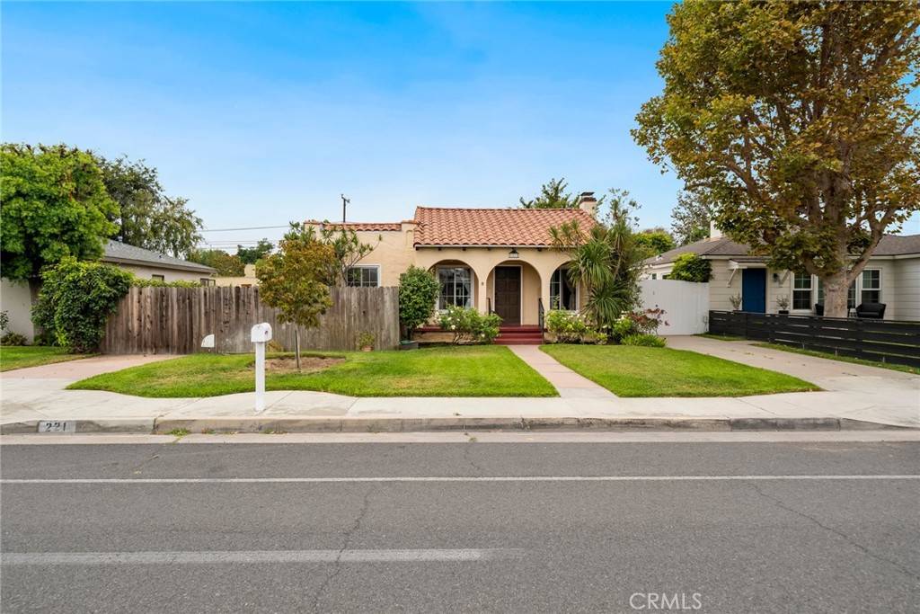 221 Broadway, Costa Mesa, CA 92627