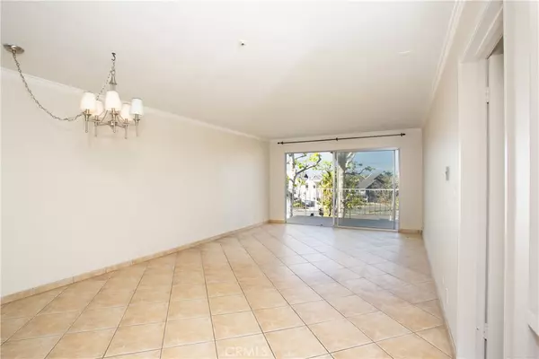 Newport Beach, CA 92663,300 Cagney LN #PH7