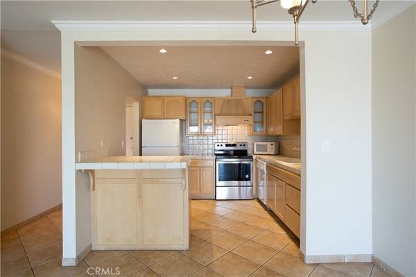 Newport Beach, CA 92663,300 Cagney LN #PH7