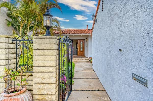 Newport Beach, CA 92660,2417 Novia