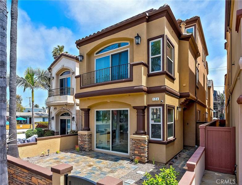 124 9th ST, Huntington Beach, CA 92648