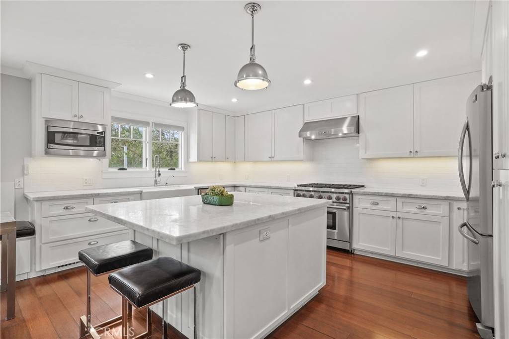 2520 Cliff DR, Newport Beach, CA 92663