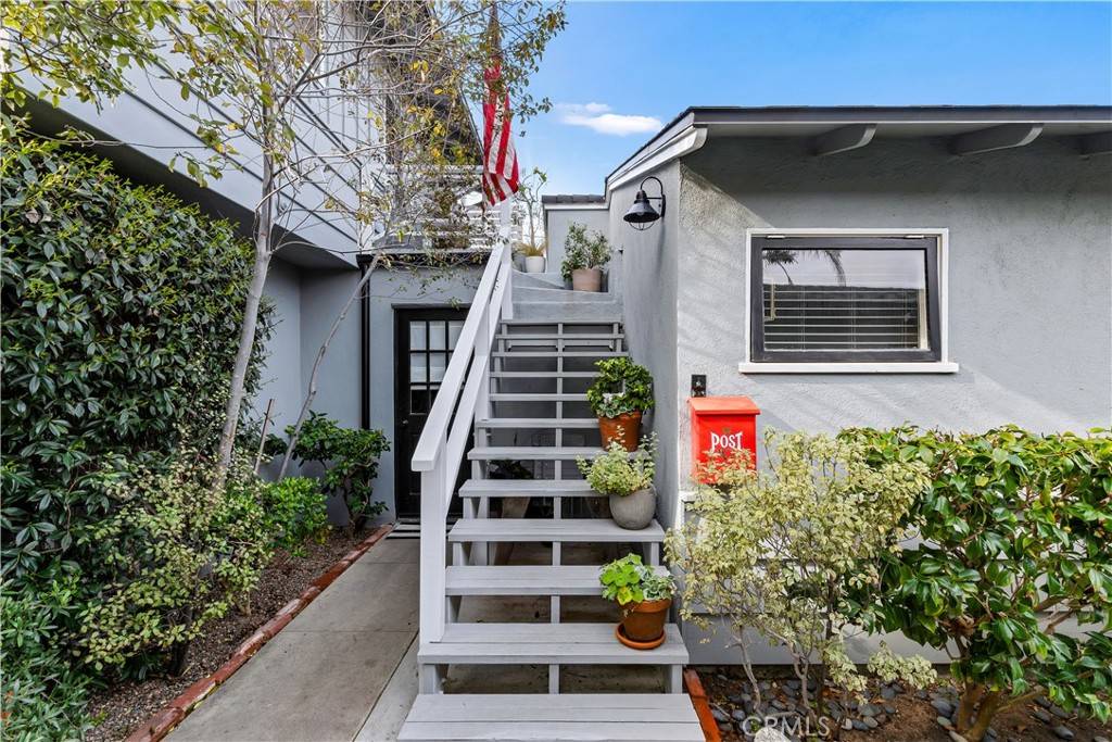 Corona Del Mar, CA 92625,304 Dahlia PL