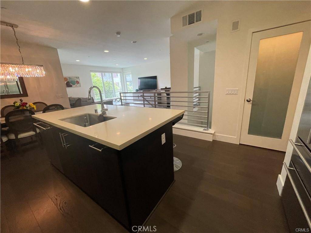 104 Rockefeller, Irvine, CA 92612