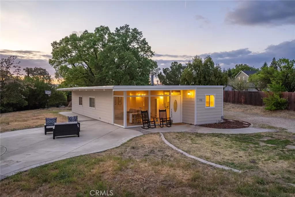 Paso Robles, CA 93446,715 Ivy LN