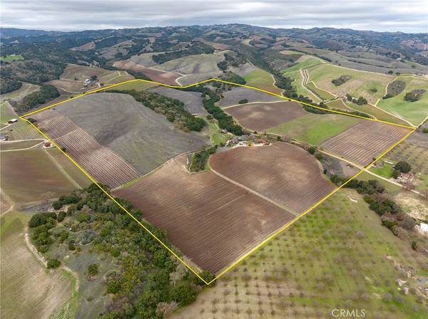 2135 Live Oak Rd, Paso Robles, CA 93446