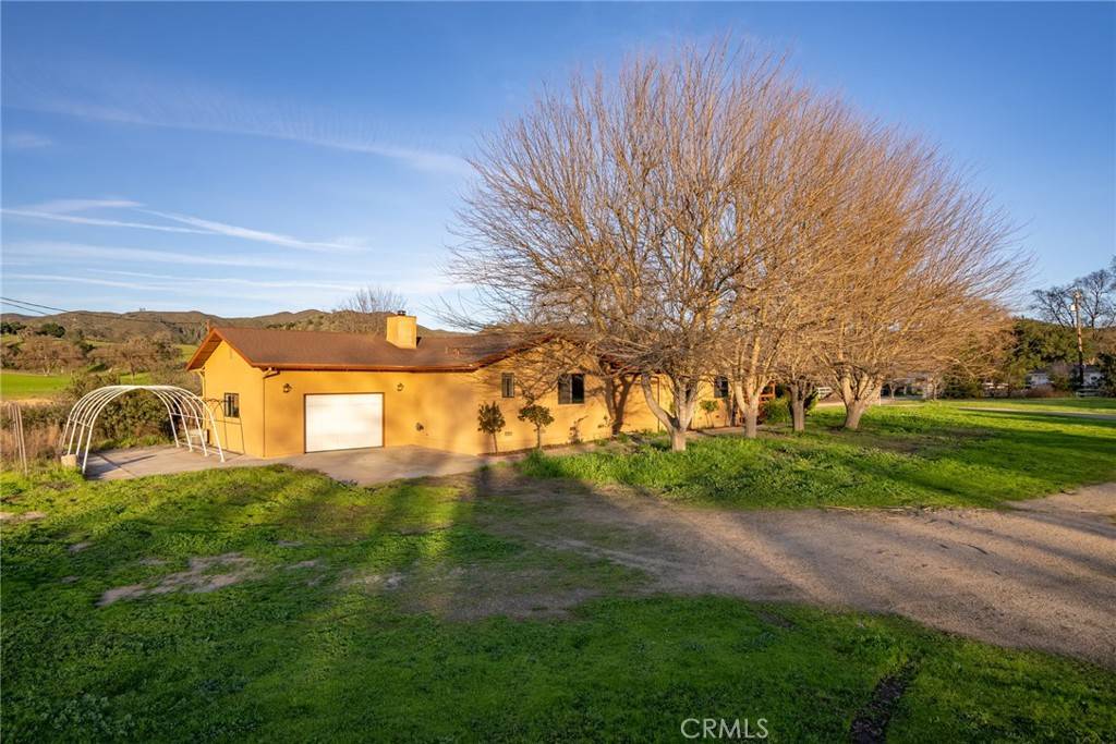 Atascadero, CA 93422,9985 Santa Clara RD