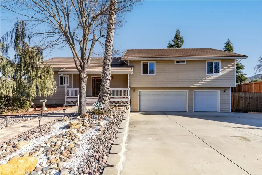 1932 Wood Duck LN, Paso Robles, CA 93446