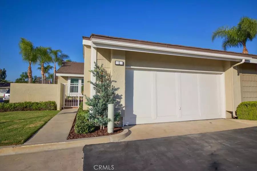 1 Sugarpine #31, Irvine, CA 92604