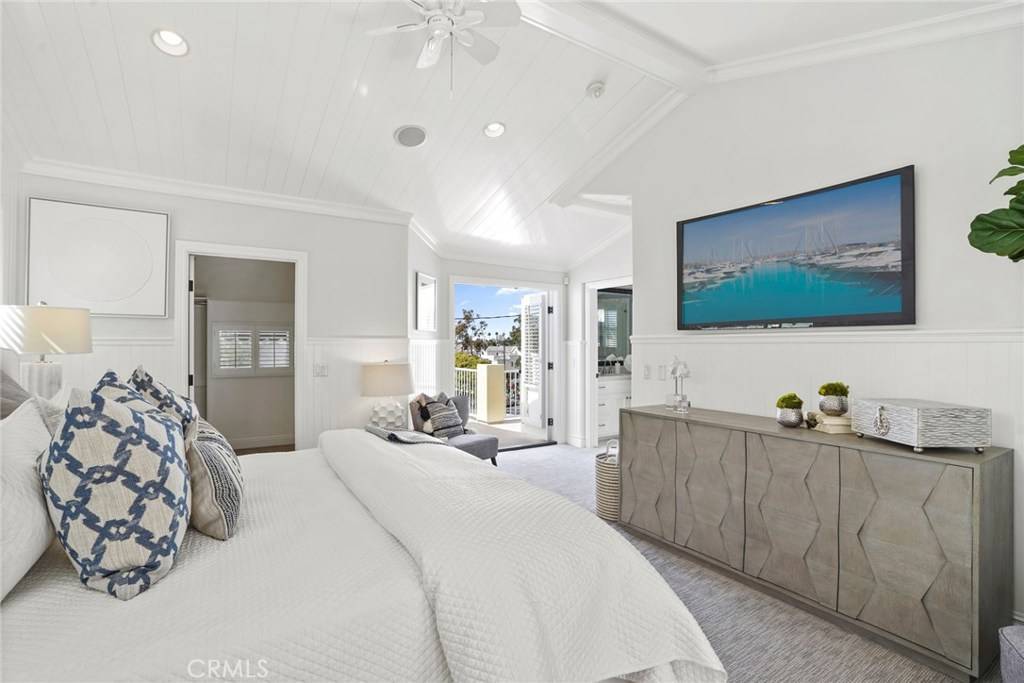 Corona Del Mar, CA 92625,327 Marguerite AVE