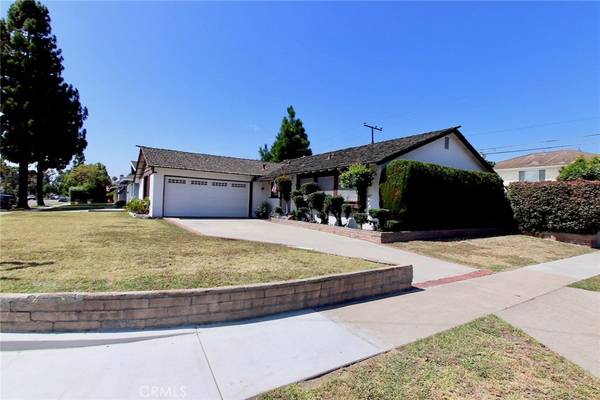 Huntington Beach, CA 92647,15251 YORKSHIRE LN