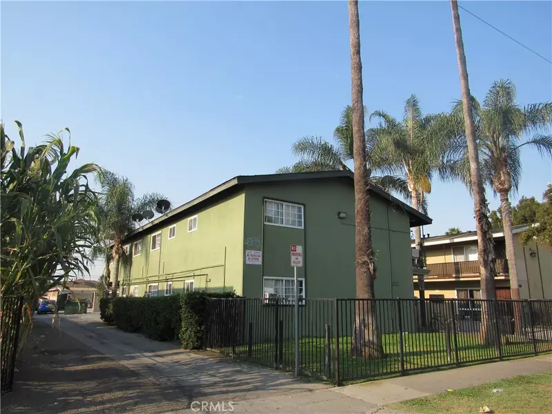 1210 W Brook ST, Santa Ana, CA 92703