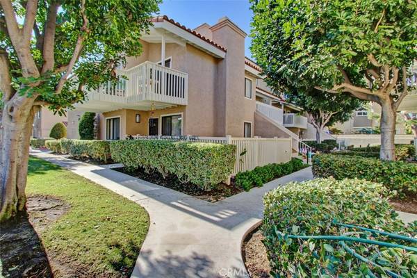 19185 Shoreline LN #4, Huntington Beach, CA 92648