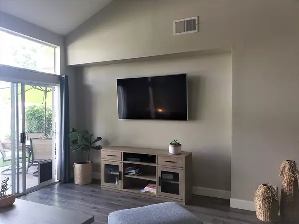 Tustin, CA 92782,2467 Avenita Alpera