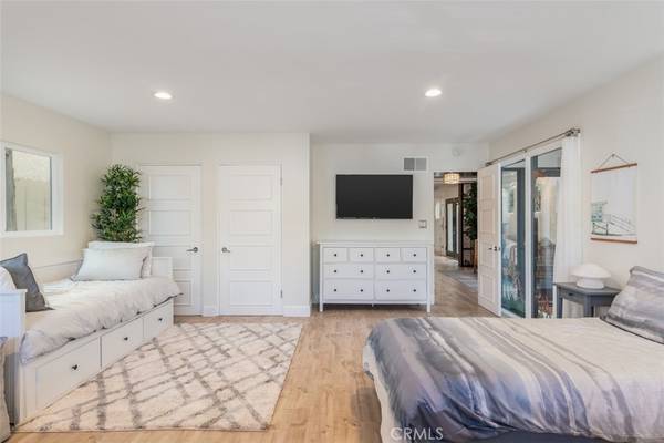 Newport Beach, CA 92663,243 Walnut ST