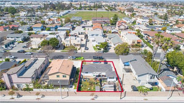 7814 Alhambra DR, Huntington Beach, CA 92647