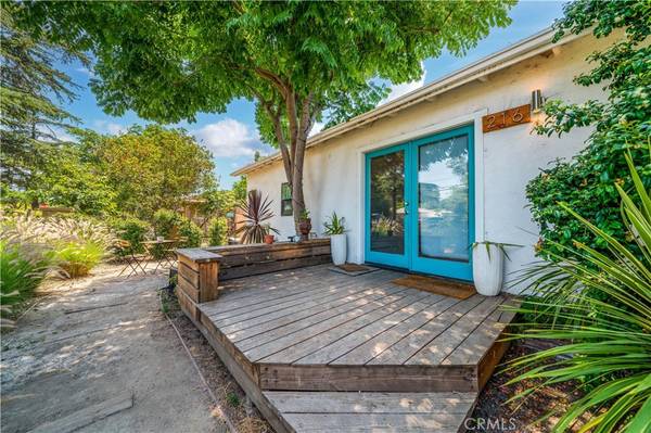 216 E Saint Andrew PL, Santa Ana, CA 92707