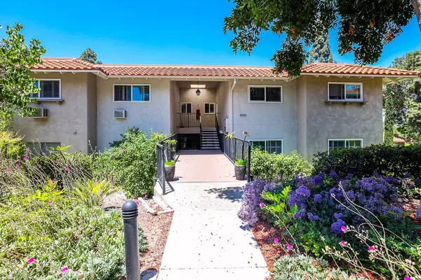 Laguna Woods, CA 92637,2290 Via Puerta #P