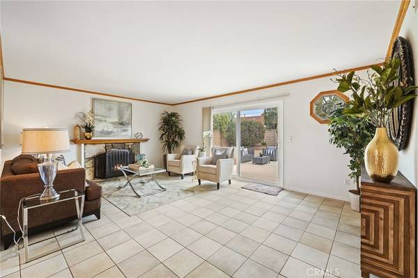 Huntington Beach, CA 92647,17752 Prescott LN