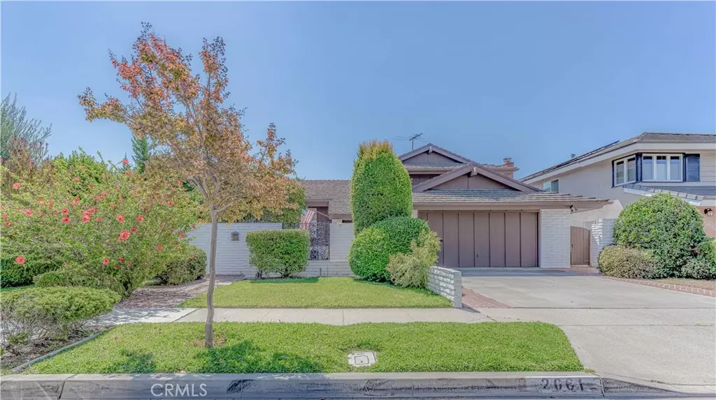 2061 Swan DR, Costa Mesa, CA 92626