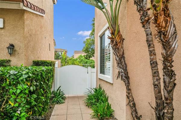 Aliso Viejo, CA 92656,4 Las Flores