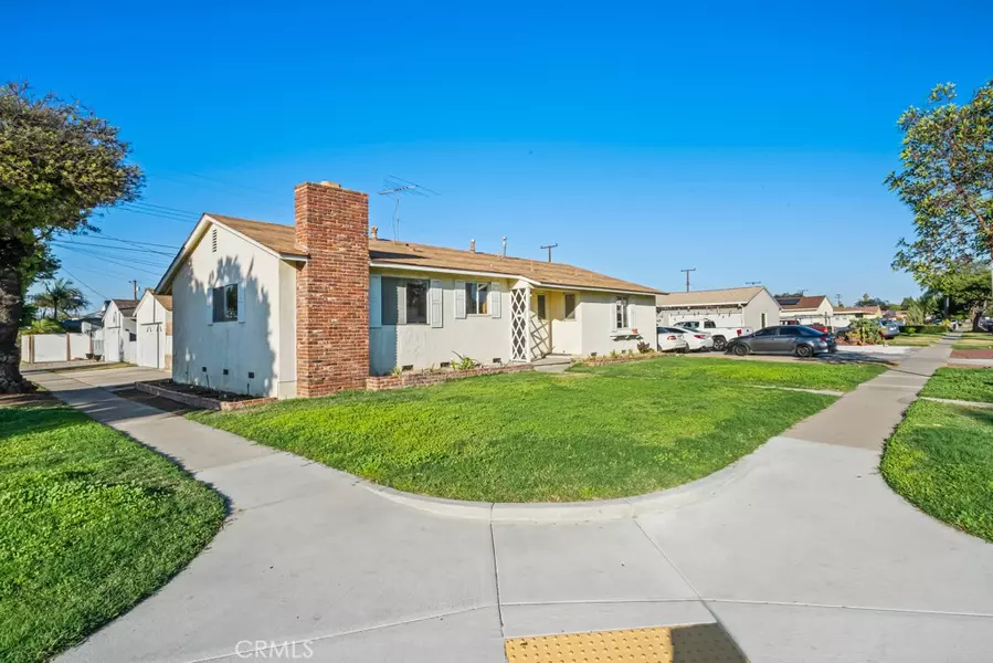 755 W Baker AVE, Fullerton, CA 92832