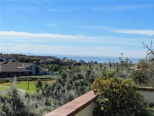 Corona Del Mar, CA 92625,8 Atoll DR