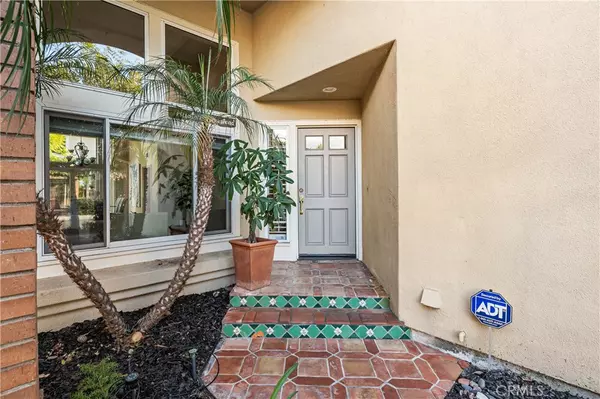 San Clemente, CA 92672,1216 Via Visalia