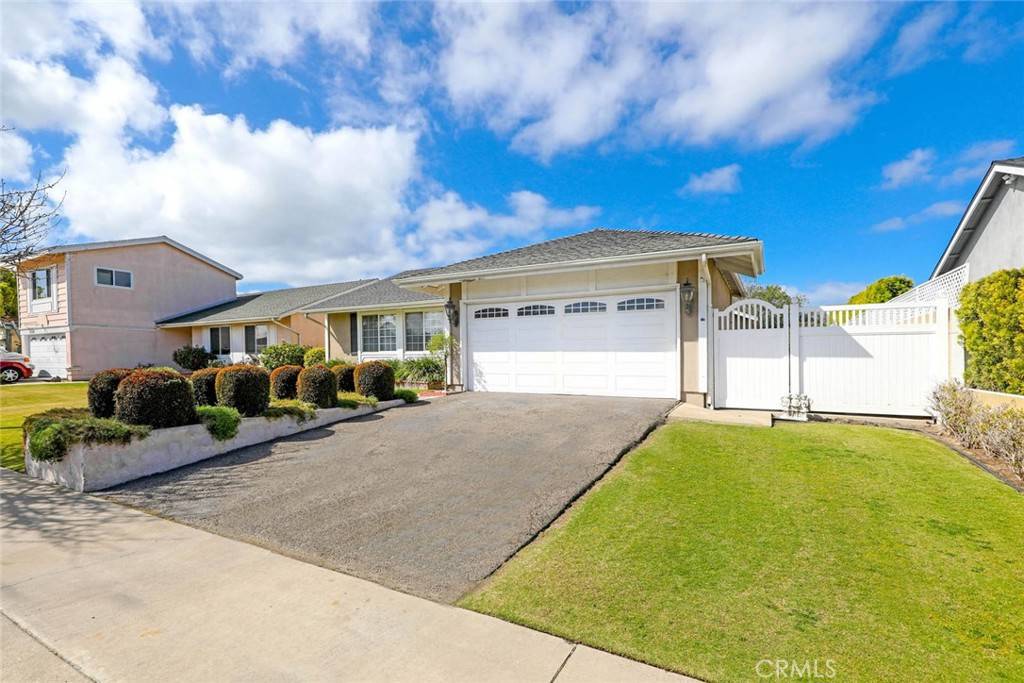 Huntington Beach, CA 92649,17391 Chapparal LN