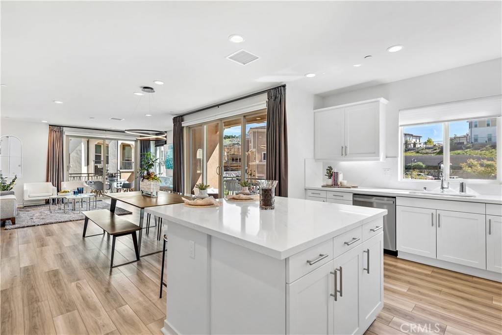 Lake Forest, CA 92610,100 Alder Ridge