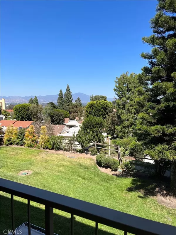 Laguna Woods, CA 92637,3365 Punta Alta #2F