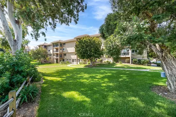 Laguna Woods, CA 92637,5372 Punta Alta #1B