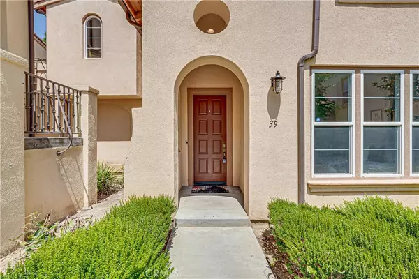 Irvine, CA 92603,39 Tall Oak