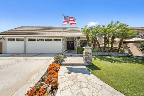 20381 Meander LN, Huntington Beach, CA 92646