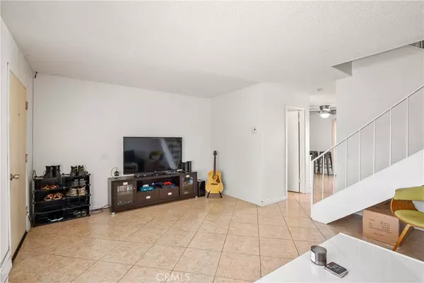 Santa Ana, CA 92707,421 W Alton AVE #B