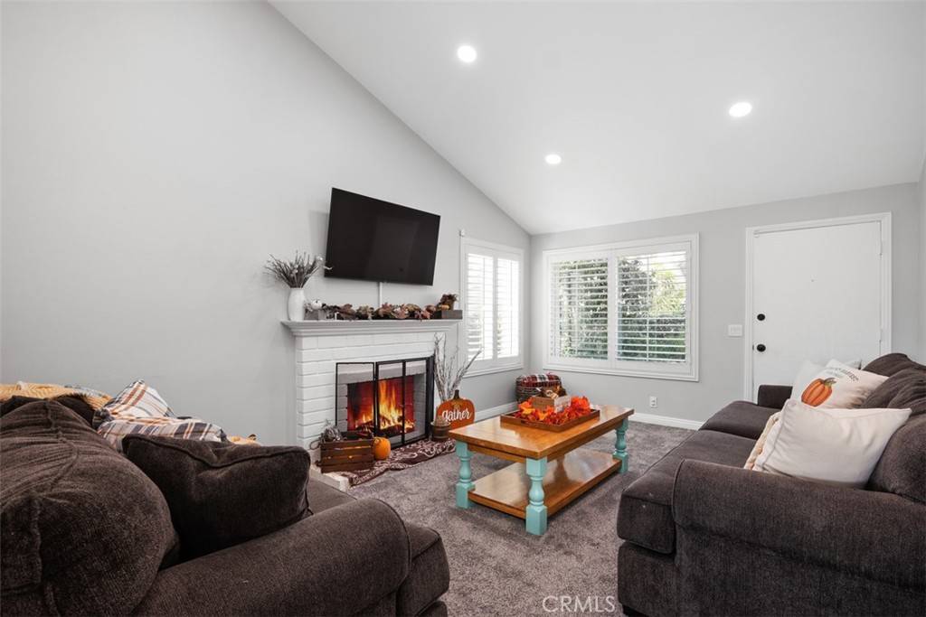 Yorba Linda, CA 92886,20042 Leafwood CT #71