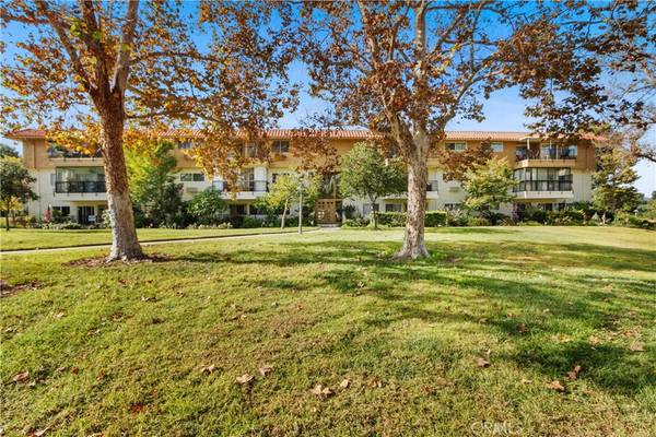 Laguna Woods, CA 92637,2394 W Via Mariposa #3F