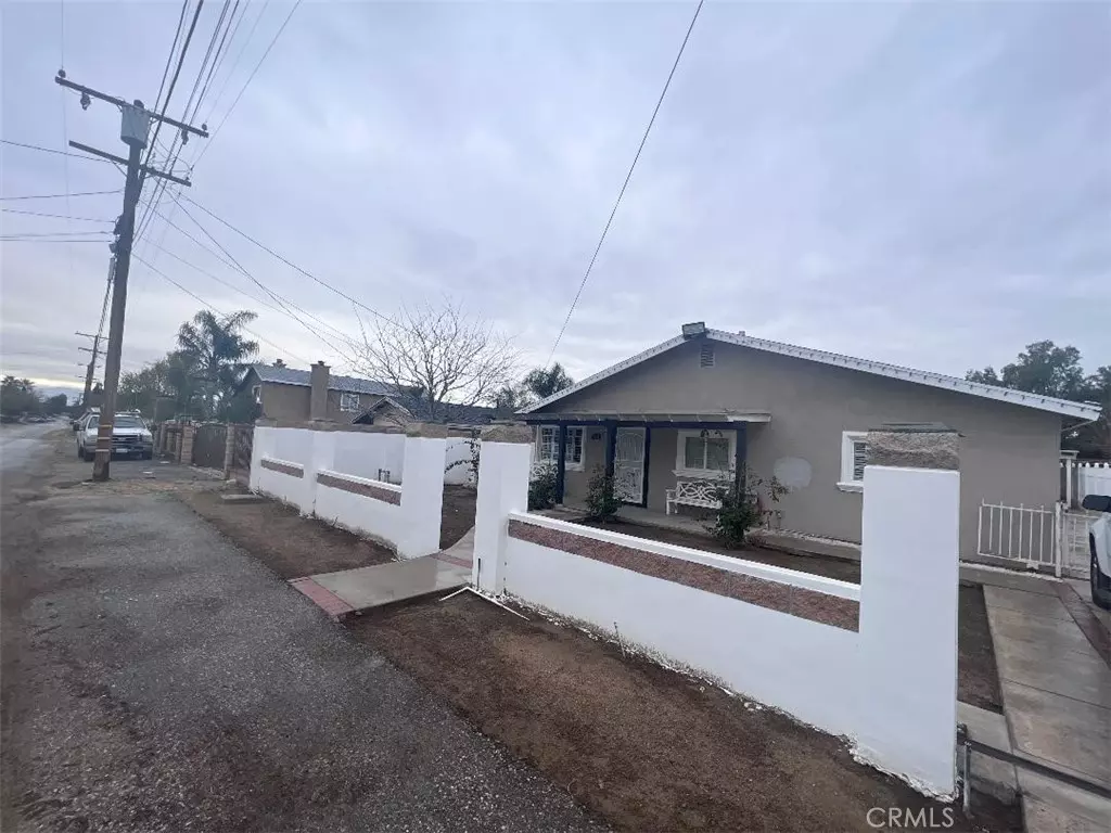 Jurupa Valley, CA 91752,6345 Frank AVE