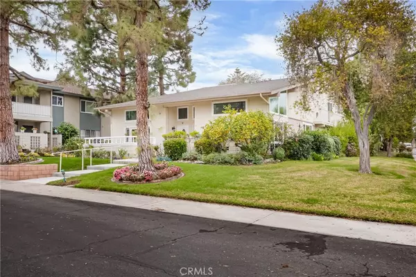 32 Calle Aragon #B, Laguna Woods, CA 92637