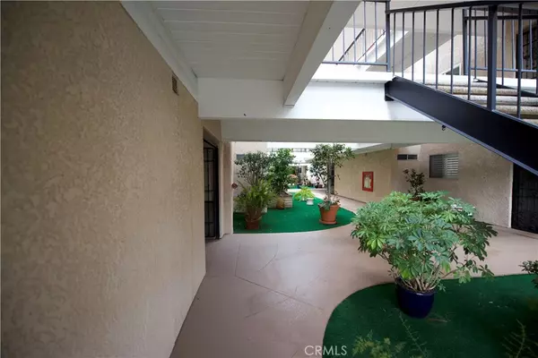 Laguna Woods, CA 92637,5371 Punta Alta #1E