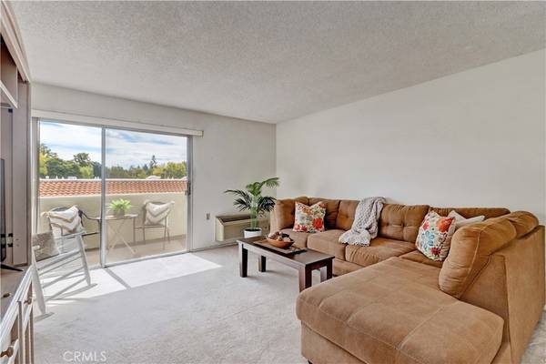 Laguna Woods, CA 92637,2218 Via Mariposa #B