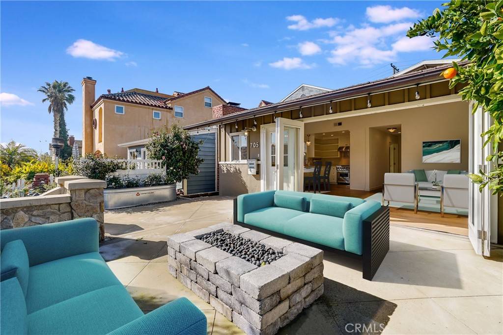 Corona Del Mar, CA 92625,705 Iris AVE