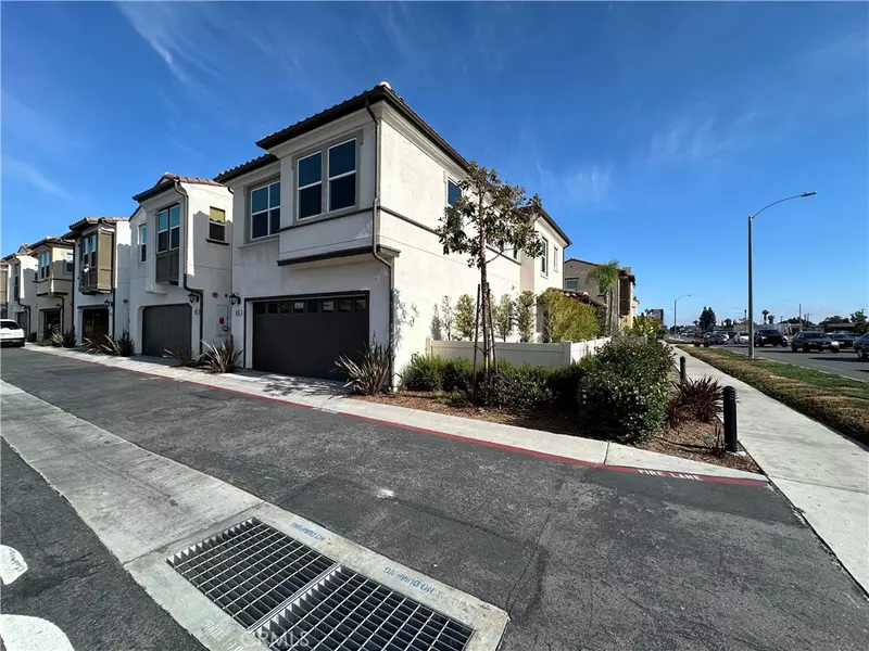 1696 W Trapezoid, Anaheim, CA 92802