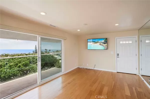 Laguna Beach, CA 92651,21682 Ocean Vista Drive #D